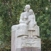 Statue on the Lyceumbrug near Olympiaplein