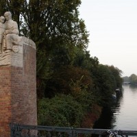 Statue on the Lyceumbrug near Olympiaplein