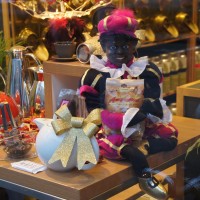 Zwarte Piet in a coffee store window.
