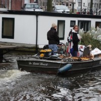 Had to have another look at my house... www.kerstboomboot.com