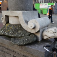 Turtle monument to Jewish opression with a Jacob Israël de Haan poem on it.