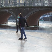 Ice skating on the Amsterdam canals, Nieuwe Prinsengracht