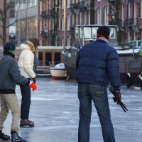 Ice skating on the Amsterdam canals, Nieuwe Prinsengracht
