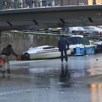 Ice skating on the Amsterdam canals, Nieuwe Prinsengracht
