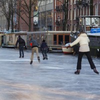 Ice skating on the Amsterdam canals, Nieuwe Prinsengracht