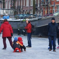 Neighbors skating on the Nieuwe Prinsengracht