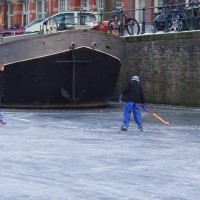 Neighbors playing hockey on the Nieuwe Prinsengracht
