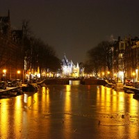Frozen Kloveniersburgwal looking north to the Nieuwmarkt from the Rusland bridge