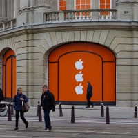 New Apple store at Leidseplein's take on the Amsterdam city symbol XXX