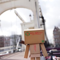 If I stand on this bicycle, I can see the skinny bridge better.