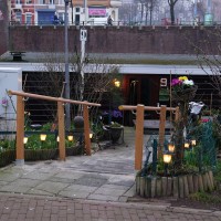 Beautiful entrance to a houseboat. Nice effort!
