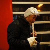 This trippy dude only could play ONE note. Srsly. :-p