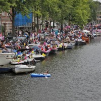 Crowds along the Prinsengracht Canal Parade route.