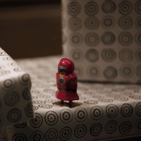 Tiny lady wind-up robot in an Utrechtsestraat shop window